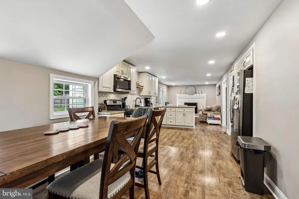 1608 HOLLY PARKWAY Williamstown, NJ 08094