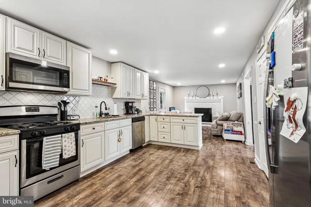 1608 HOLLY PARKWAY Williamstown, NJ 08094