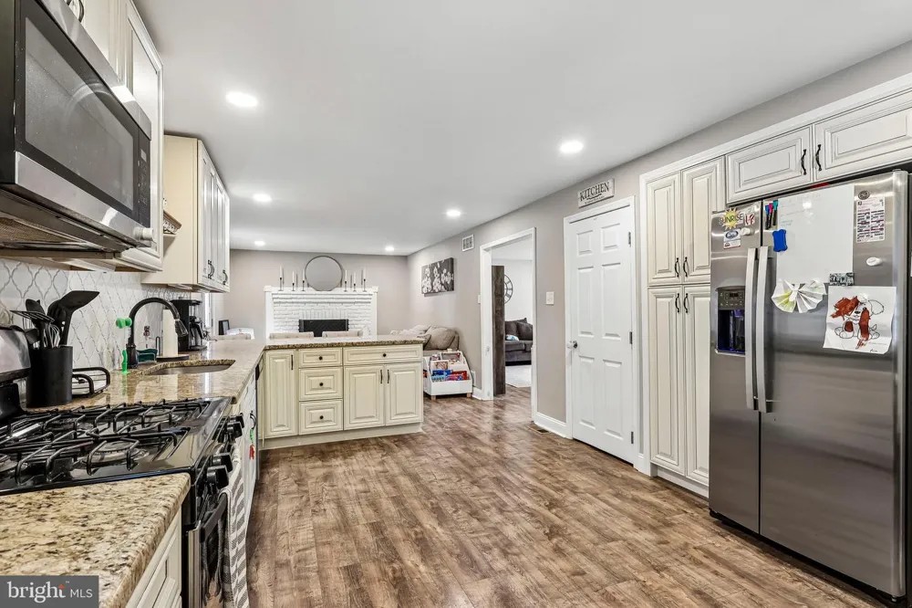1608 HOLLY PARKWAY Williamstown, NJ 08094