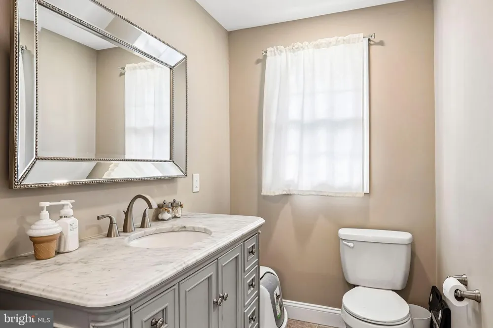 1608 HOLLY PARKWAY Williamstown, NJ 08094