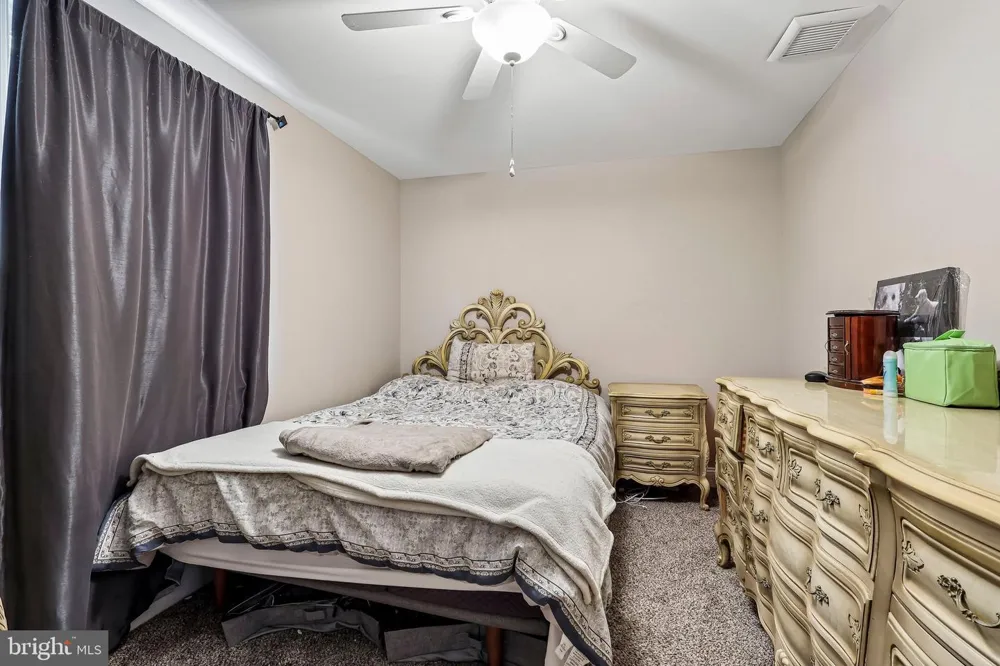 1608 HOLLY PARKWAY Williamstown, NJ 08094