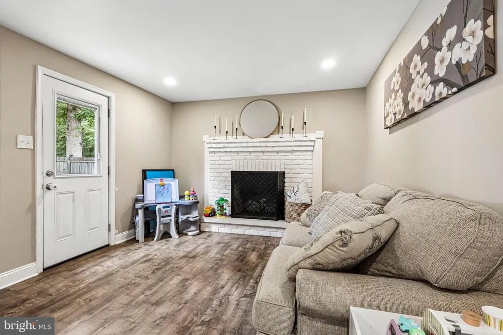 1608 HOLLY PARKWAY Williamstown, NJ 08094