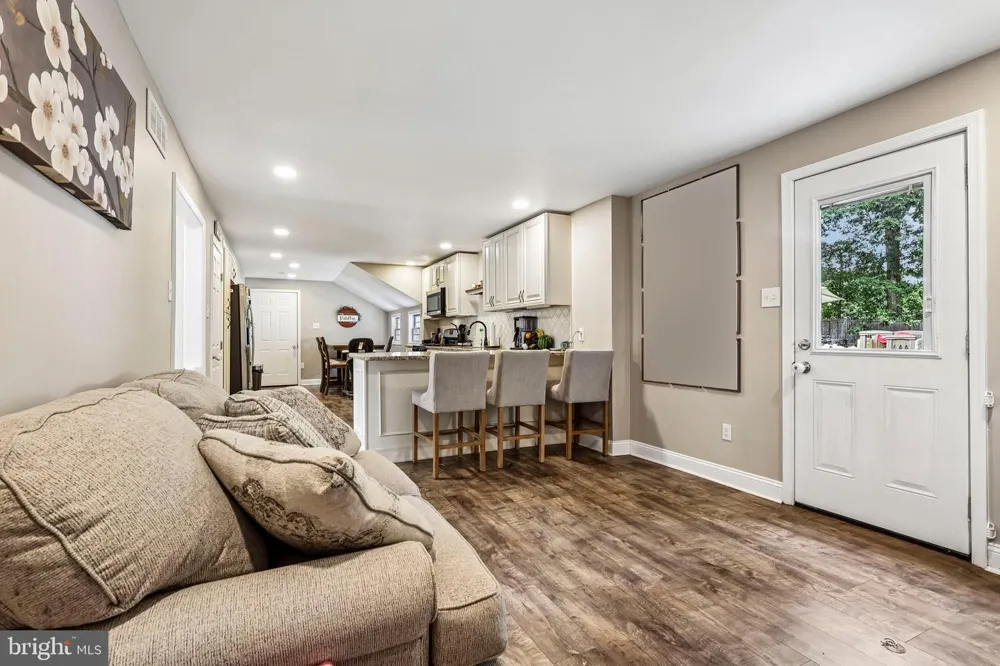 1608 HOLLY PARKWAY Williamstown, NJ 08094
