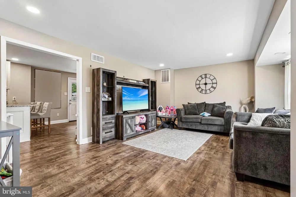 1608 HOLLY PARKWAY Williamstown, NJ 08094