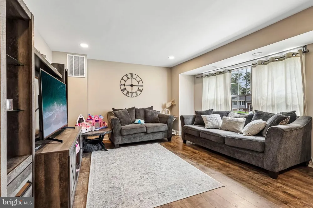 1608 HOLLY PARKWAY Williamstown, NJ 08094