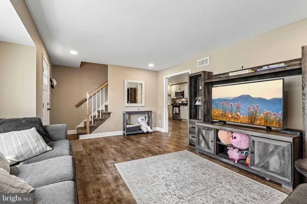 1608 HOLLY PARKWAY Williamstown, NJ 08094