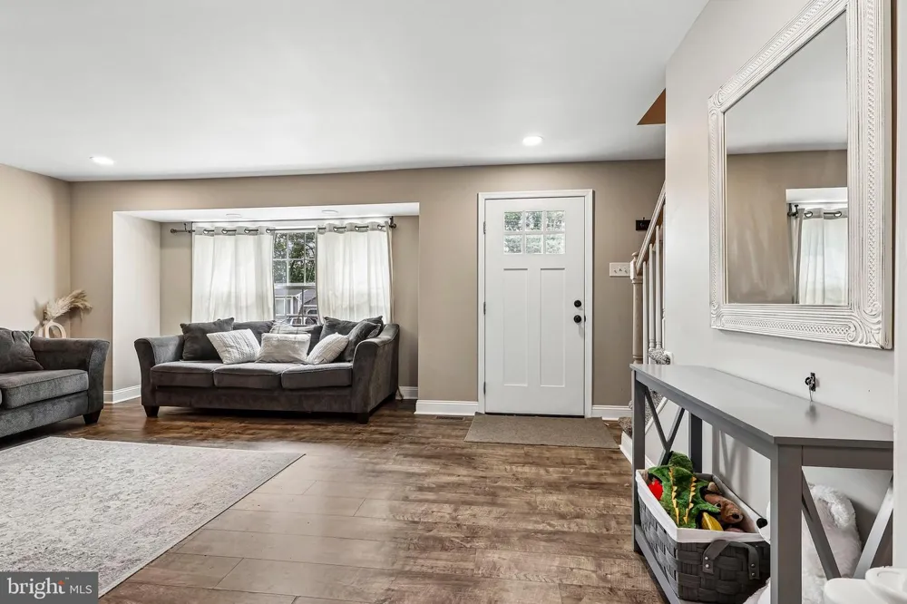 1608 HOLLY PARKWAY Williamstown, NJ 08094
