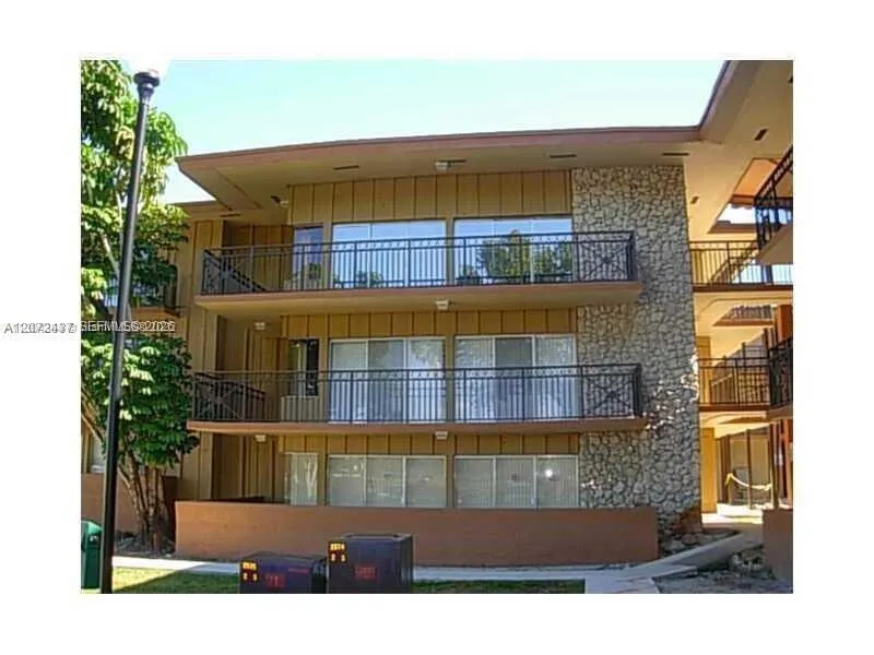 4850 SW 63rd Ter #114 Davie, FL 33314