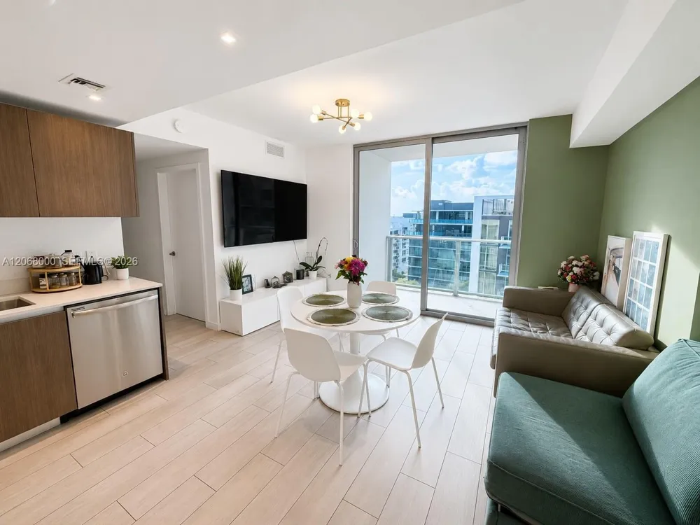 1600 SW 1st Ave #906 Miami, FL 33129
