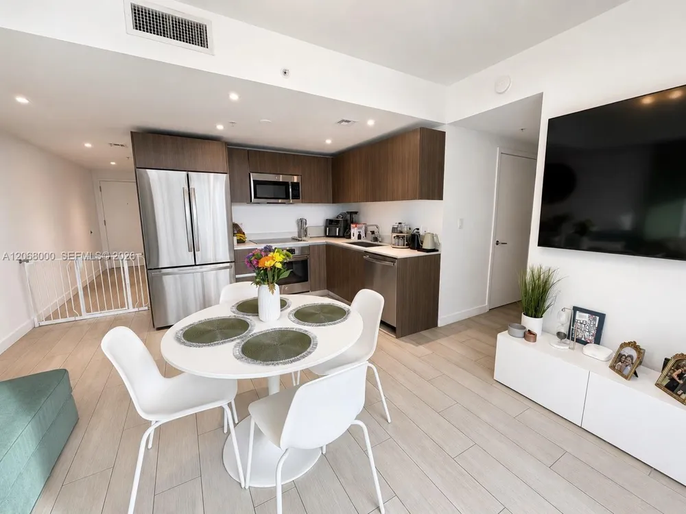 1600 SW 1st Ave #906 Miami, FL 33129