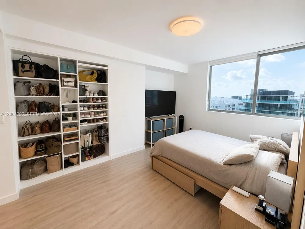 1600 SW 1st Ave #906 Miami, FL 33129