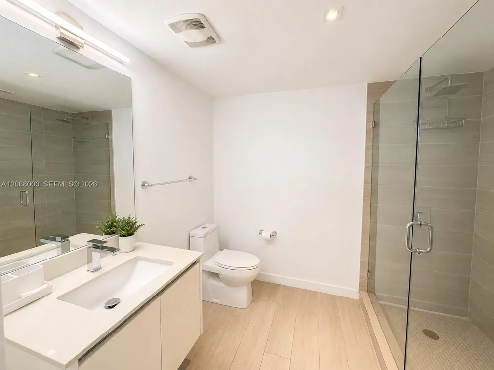 1600 SW 1st Ave #906 Miami, FL 33129