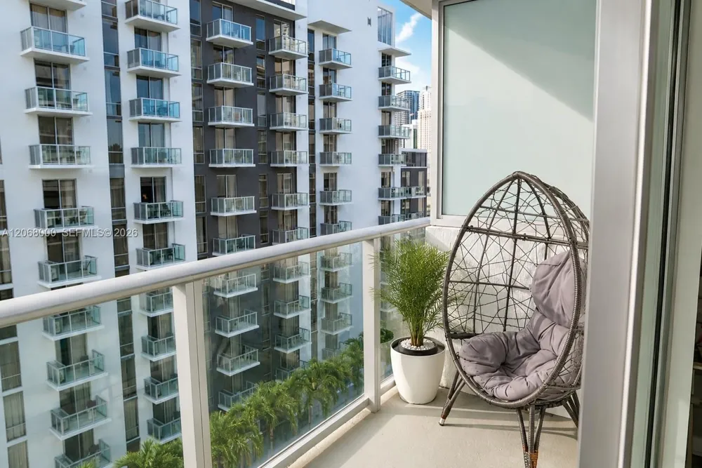 1600 SW 1st Ave #906 Miami, FL 33129