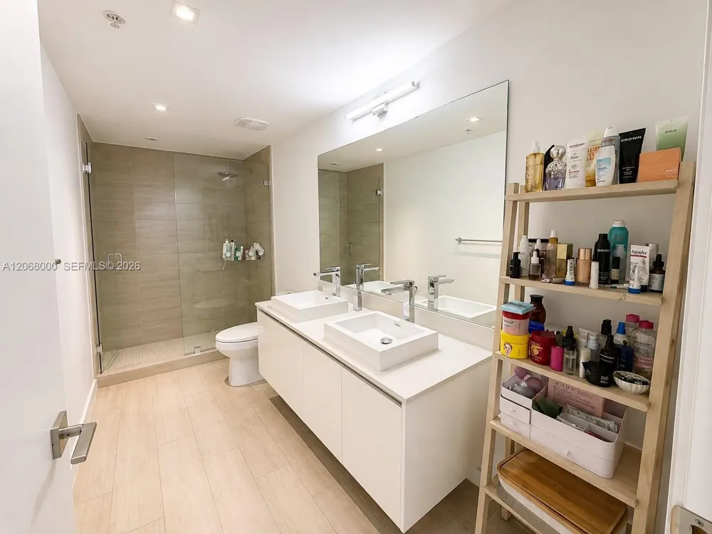 1600 SW 1st Ave #906 Miami, FL 33129