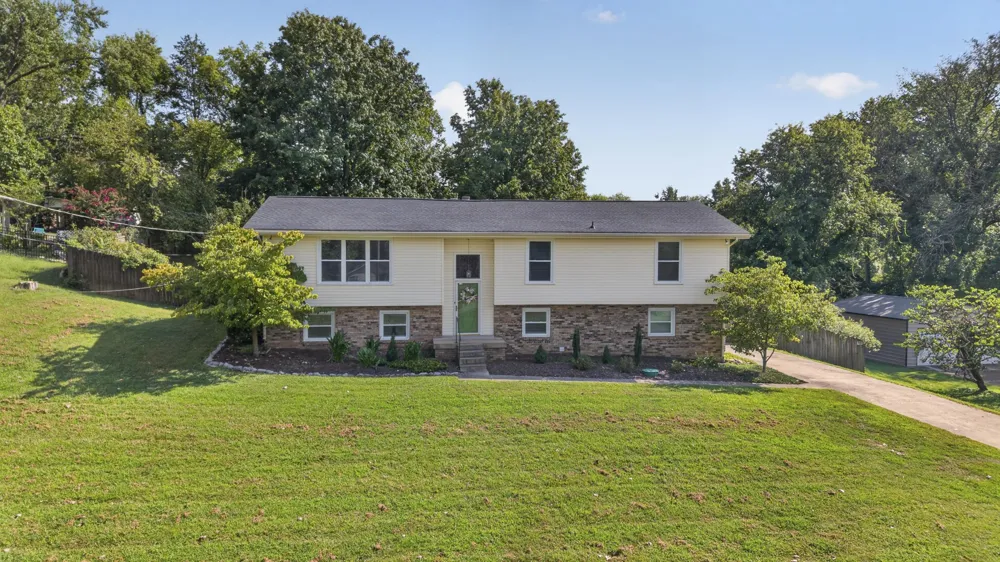 713 Hillbrook Dr Mount Juliet, TN 37122