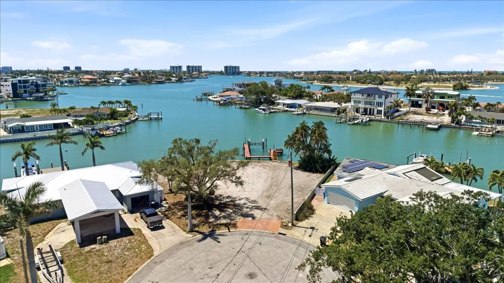 7998 1ST AVENUE S St Petersburg, FL 33707