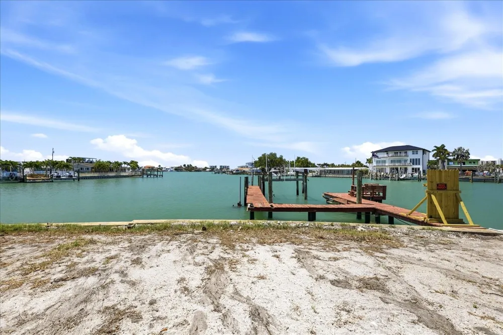 7998 1ST AVENUE S St Petersburg, FL 33707