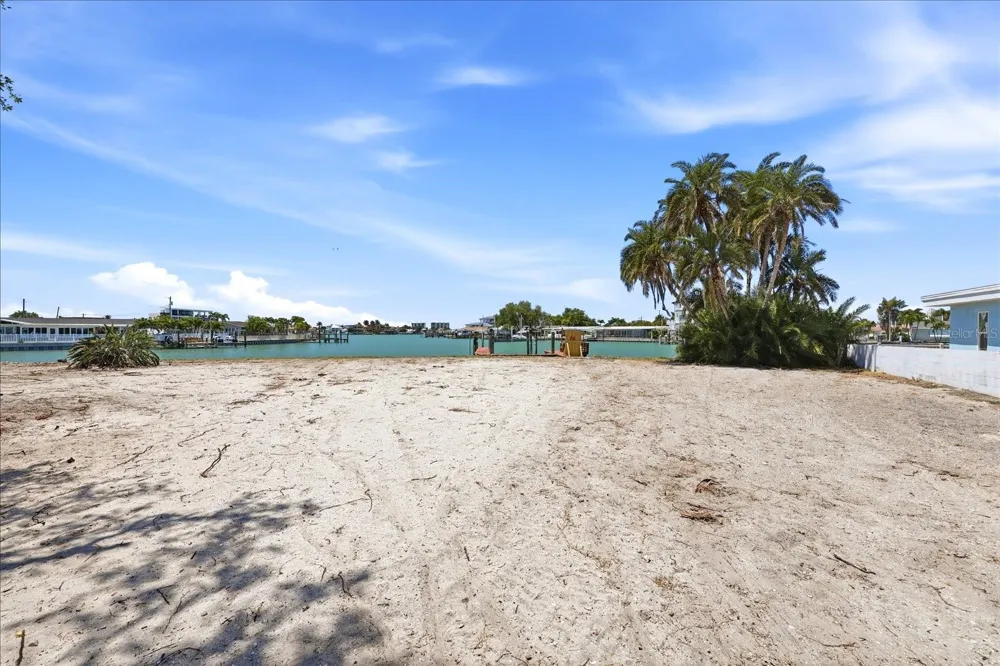7998 1ST AVENUE S St Petersburg, FL 33707