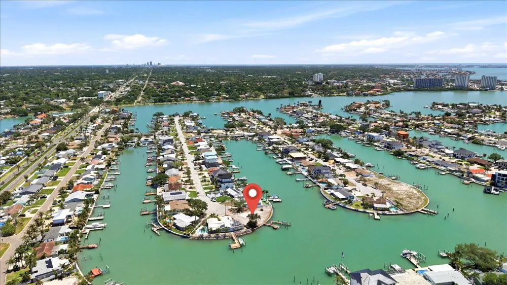 7998 1ST AVENUE S St Petersburg, FL 33707