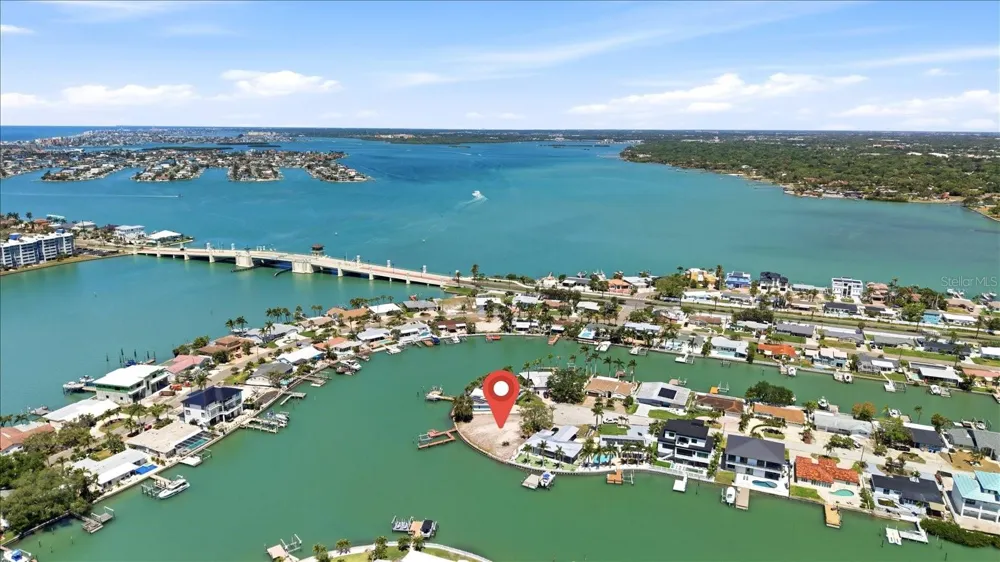 7998 1ST AVENUE S St Petersburg, FL 33707