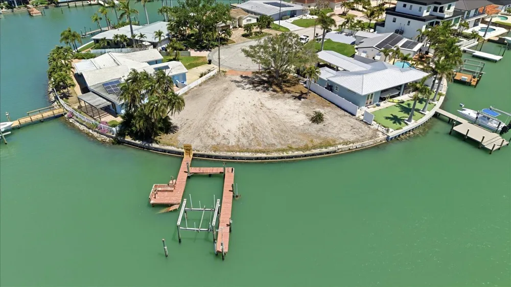 7998 1ST AVENUE S St Petersburg, FL 33707
