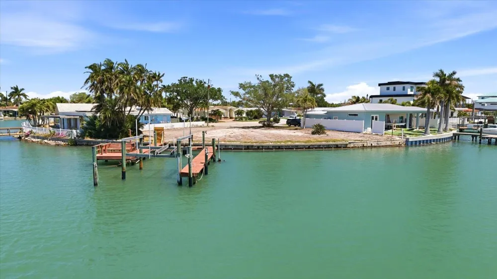 7998 1ST AVENUE S St Petersburg, FL 33707