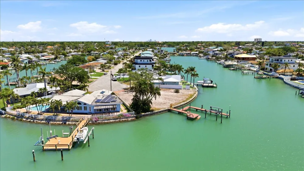 7998 1ST AVENUE S St Petersburg, FL 33707