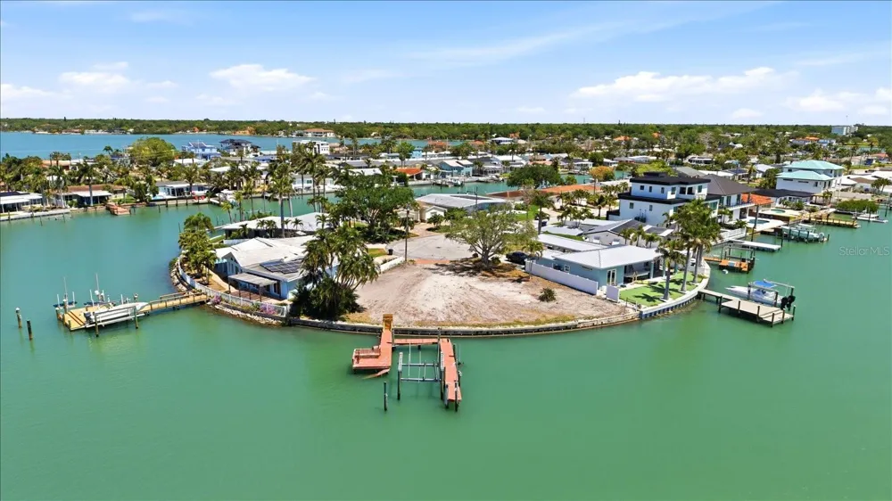 7998 1ST AVENUE S St Petersburg, FL 33707
