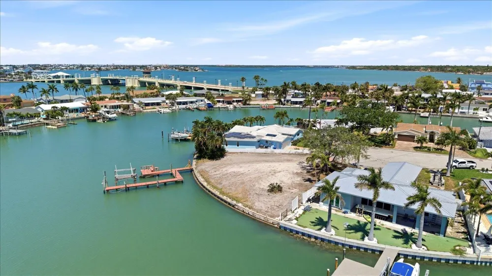 7998 1ST AVENUE S St Petersburg, FL 33707