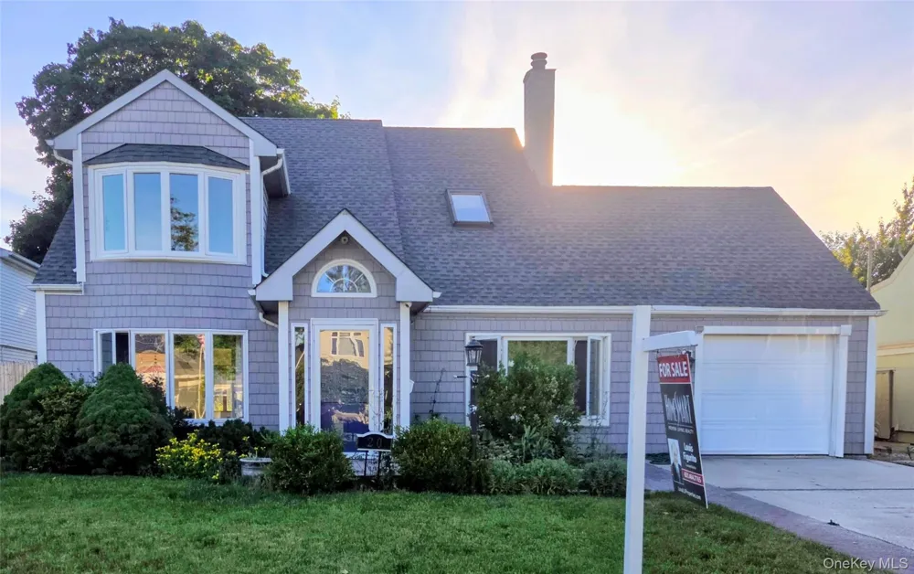 20 Daisy Lane Levittown, NY 11756