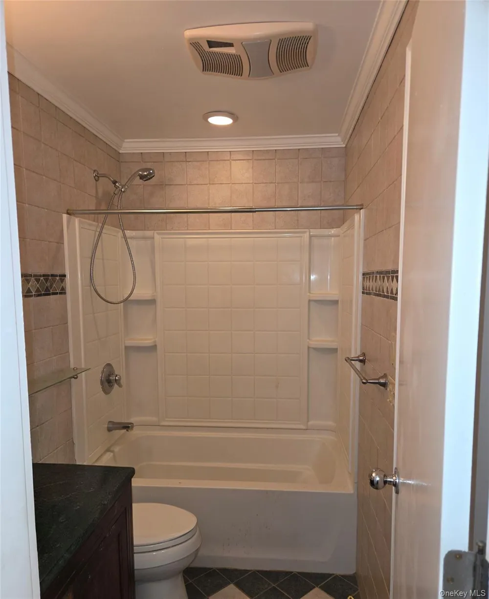 20 Daisy Lane Levittown, NY 11756
