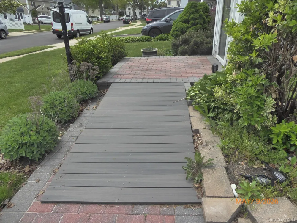 20 Daisy Lane Levittown, NY 11756