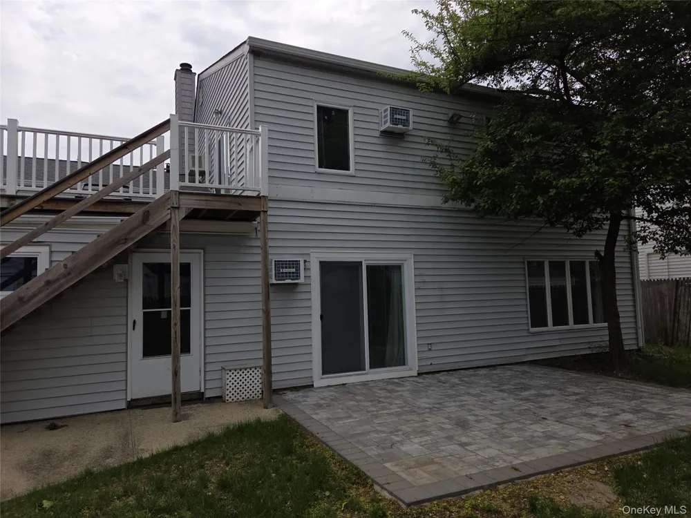 20 Daisy Lane Levittown, NY 11756