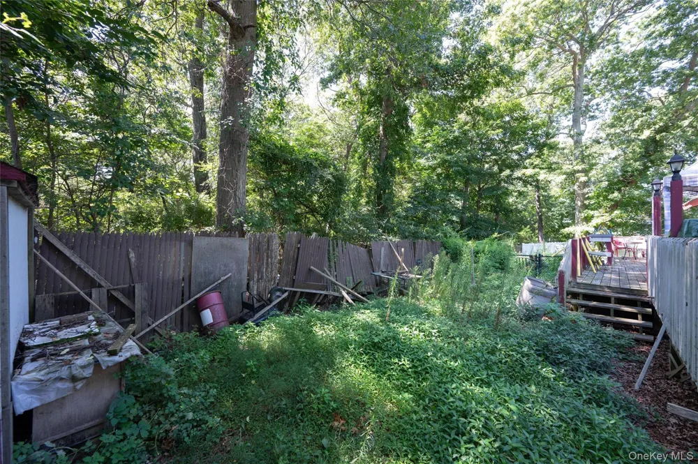 6 loretta Court Coram, NY 11727