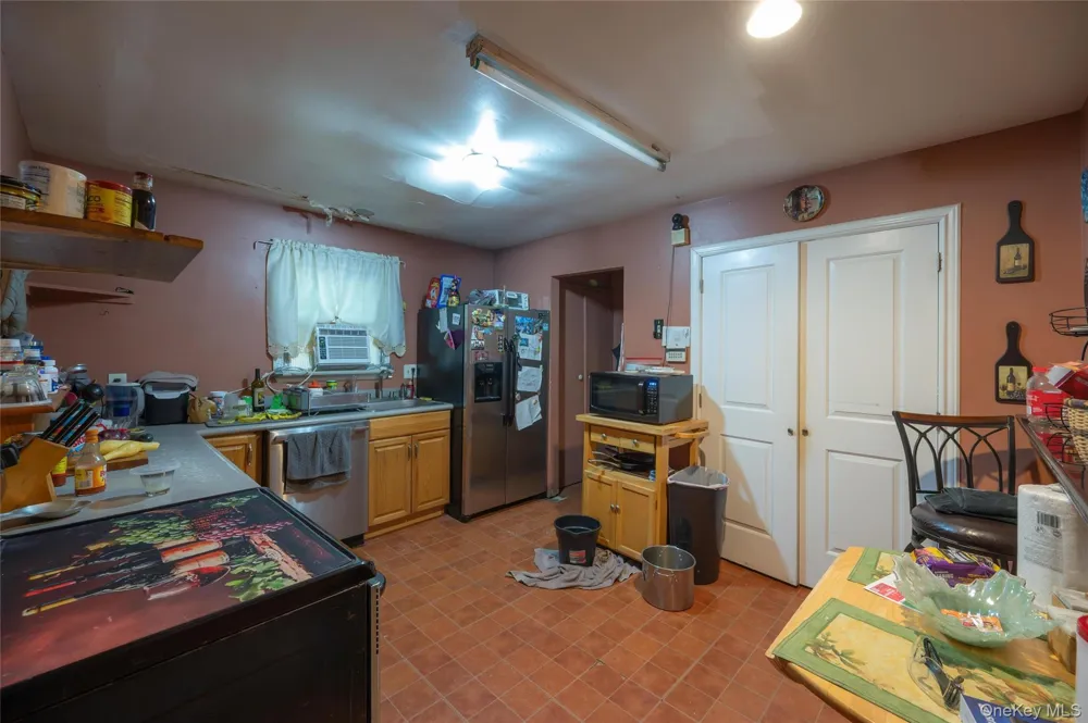 6 loretta Court Coram, NY 11727