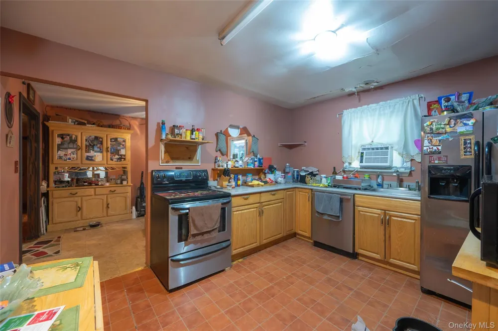 6 loretta Court Coram, NY 11727