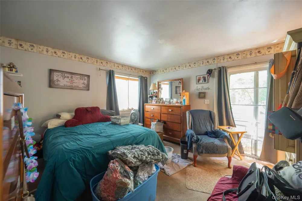 6 loretta Court Coram, NY 11727
