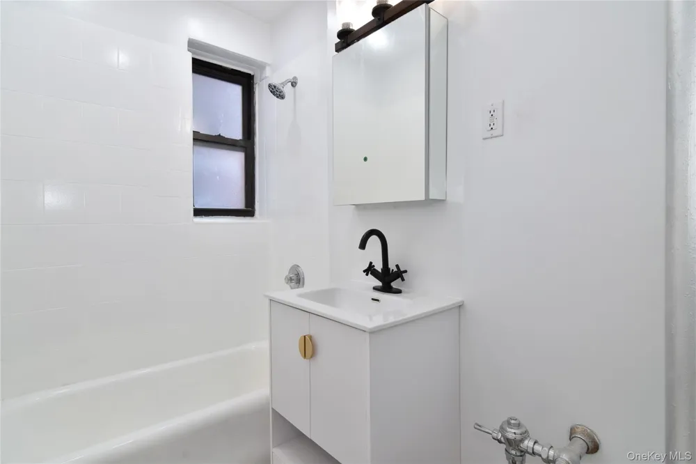 590 E 3rd Street #1M Mount Vernon, NY 10553