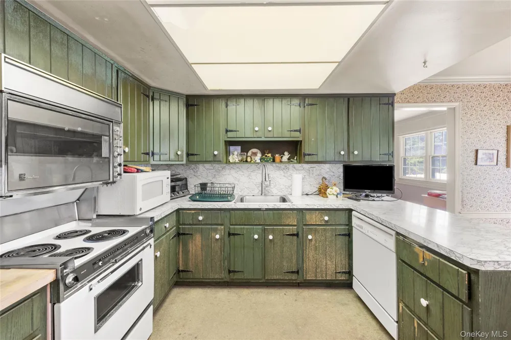1 Briar Court Rocky Point, NY 11778
