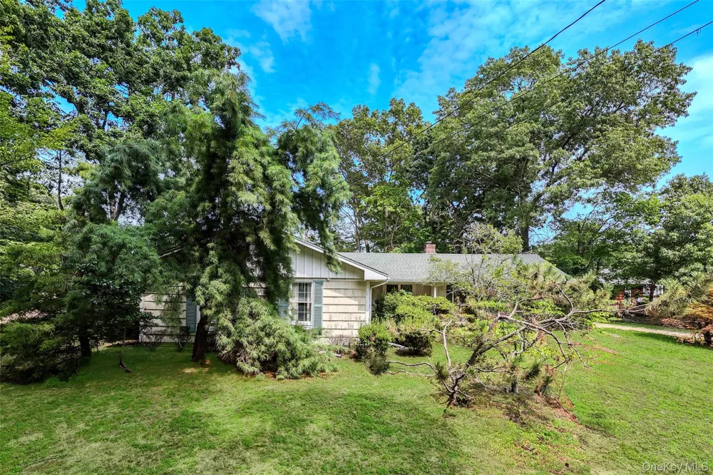 1 Briar Court Rocky Point, NY 11778