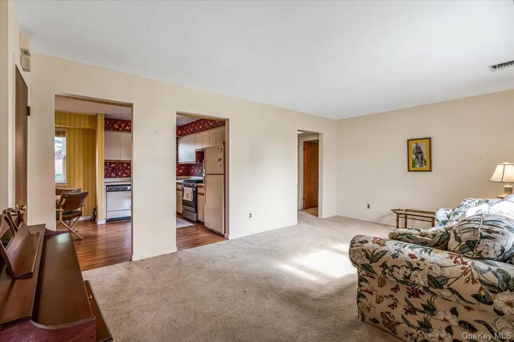 67-71 Cloverdale Lane #148 Oakland Gardens, NY 11364