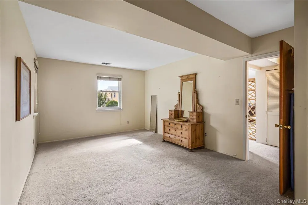 67-71 Cloverdale Lane #148 Oakland Gardens, NY 11364