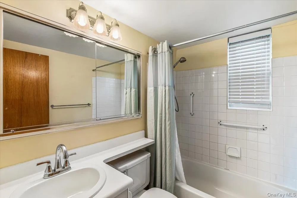 67-71 Cloverdale Lane #148 Oakland Gardens, NY 11364