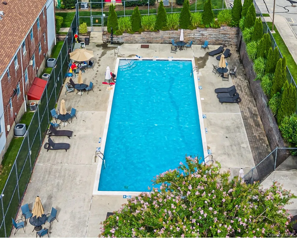 67-71 Cloverdale Lane #148 Oakland Gardens, NY 11364