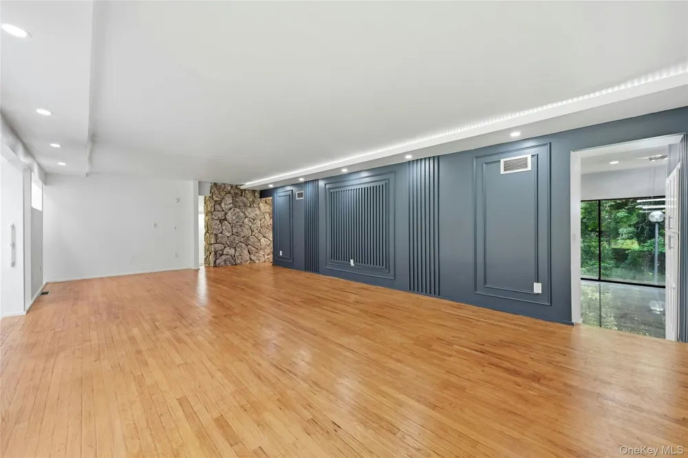 12 Lost Meadow Port Jefferson, NY 11777