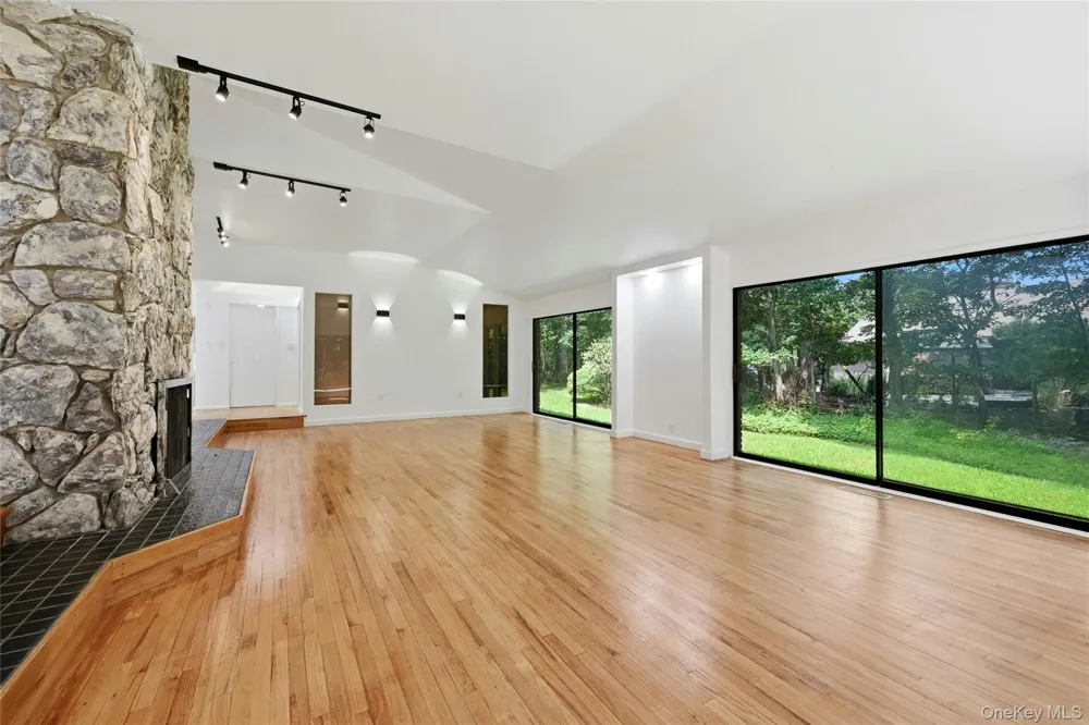 12 Lost Meadow Port Jefferson, NY 11777