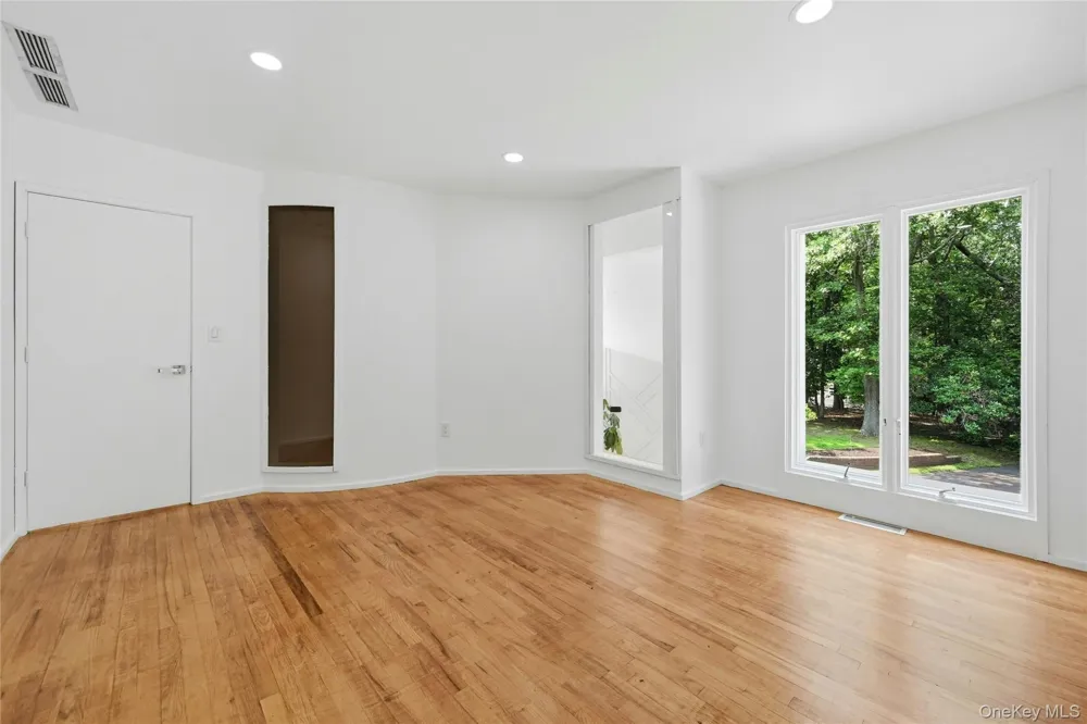 12 Lost Meadow Port Jefferson, NY 11777
