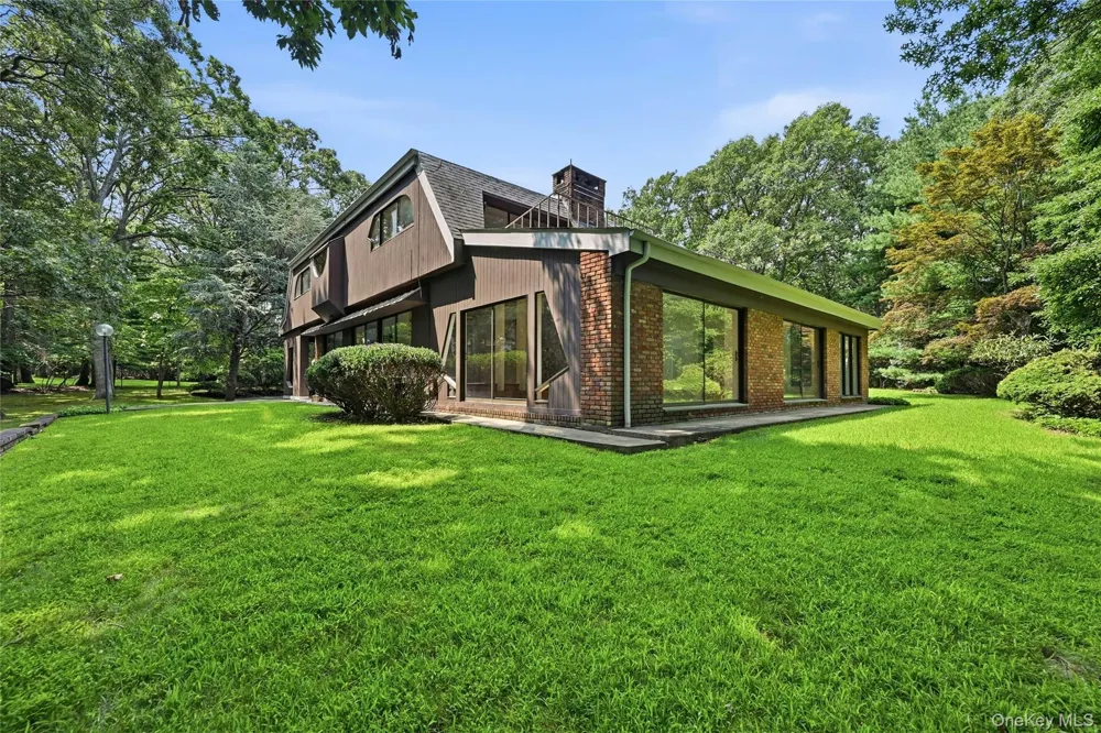 12 Lost Meadow Port Jefferson, NY 11777