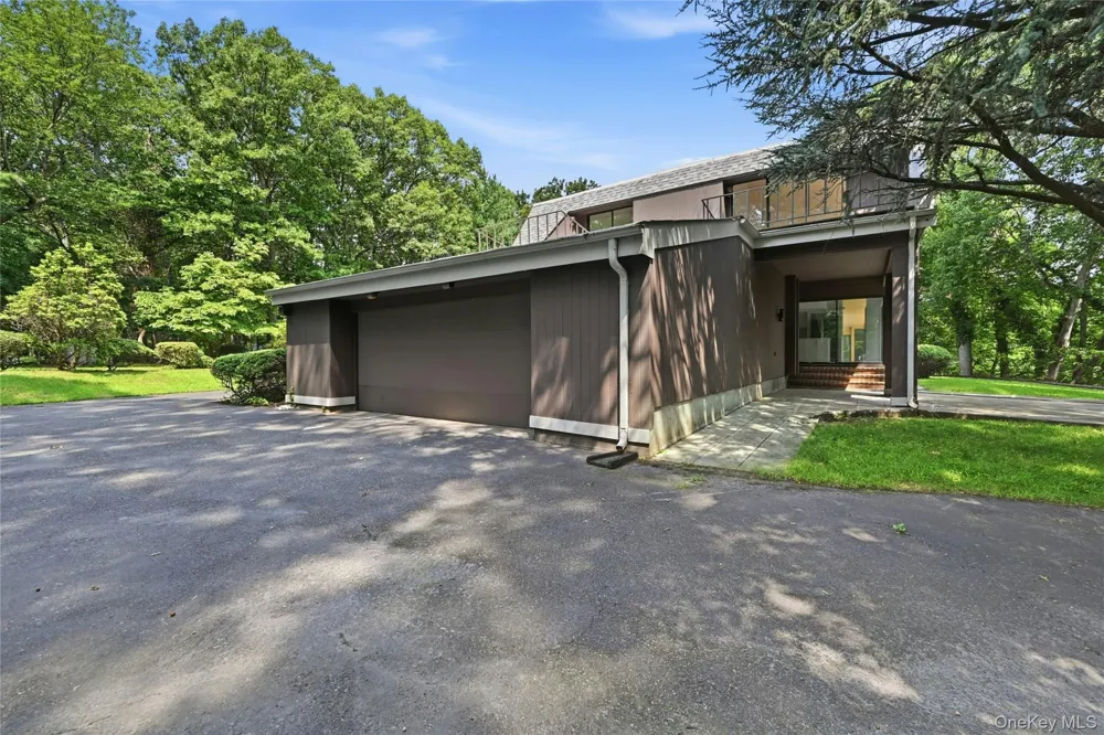 12 Lost Meadow Port Jefferson, NY 11777