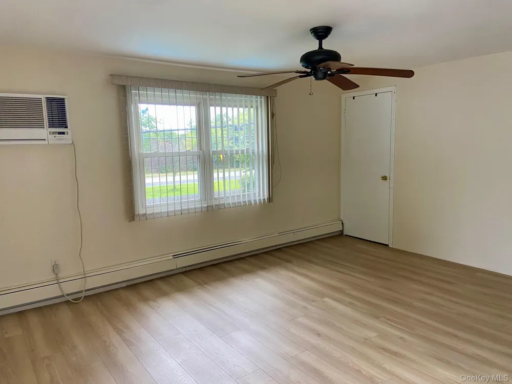 11 April Lane Hicksville, NY 11801